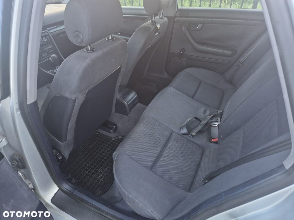 Audi A4 Limousine - 16