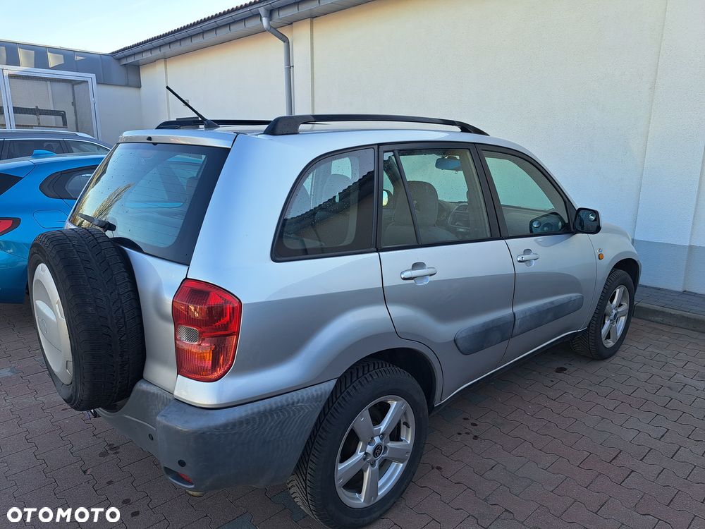 Toyota RAV4 2.0 D-4D 4x4 - 5