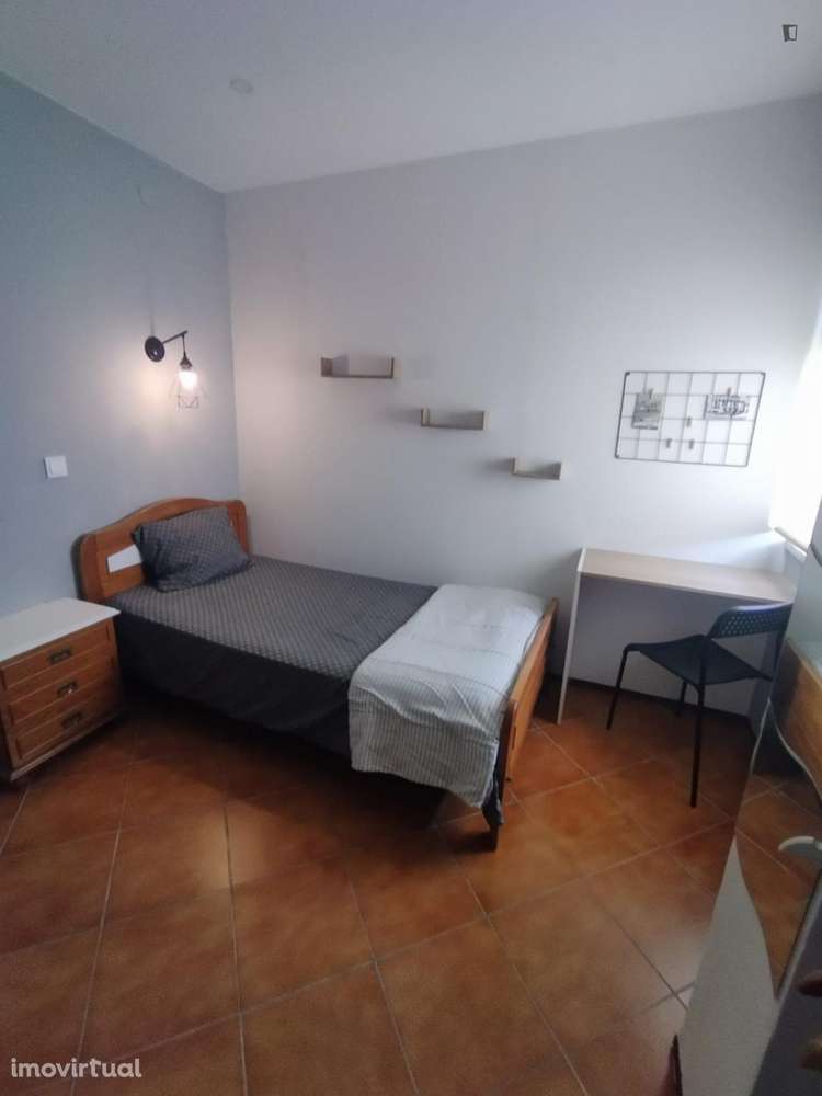 Quarto - localizado em Alta de Santa Clara Coimbra - Grande imagem: 4/20