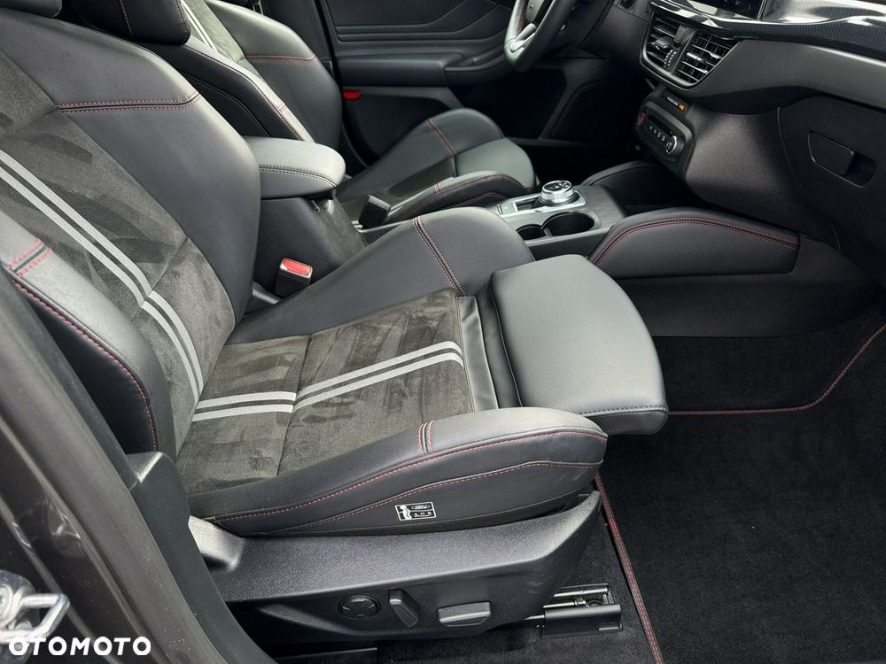 Ford Focus 2.3 EcoBoost ST X - 30