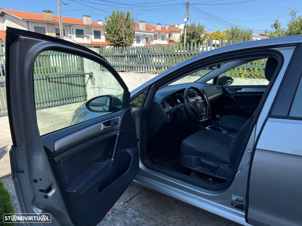 VW Golf 1.6 TDi Trendline BlueMotion - 9
