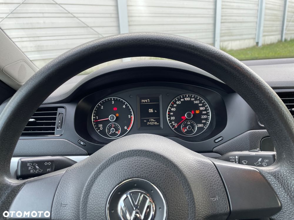 Volkswagen Jetta 1.6 TDI BMT Trendline - 14