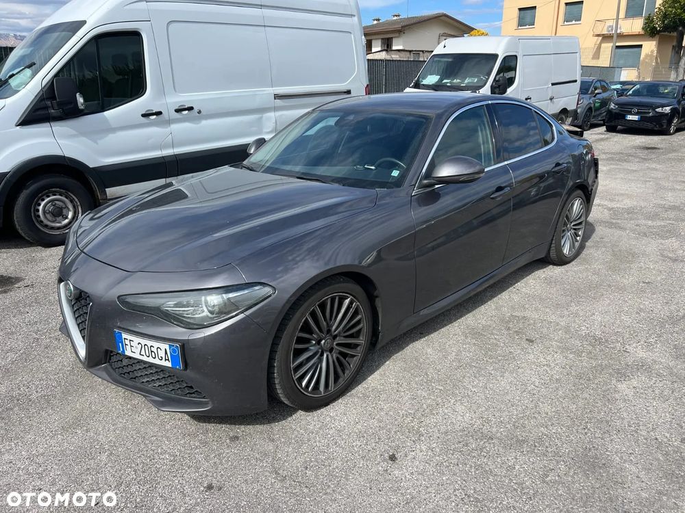 Alfa Romeo Giulia 2.2 - 1