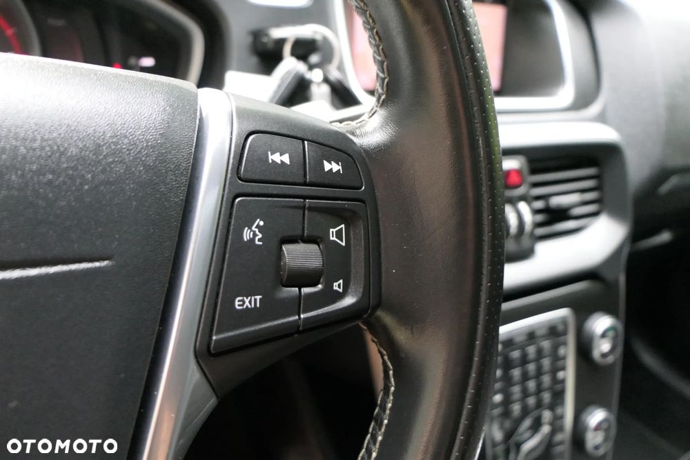 Volvo V40 D3 Drive-E SCR R-Design Momentum - 27