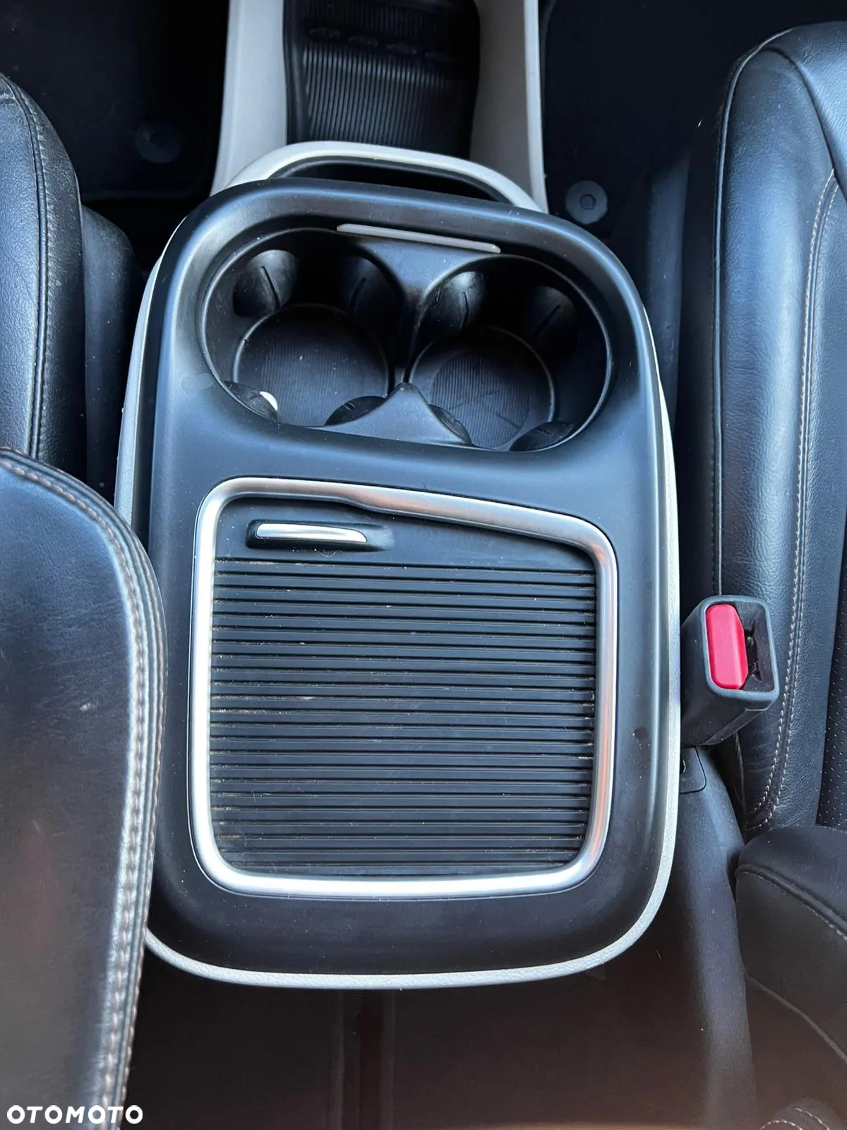 Chrysler Pacifica - 16