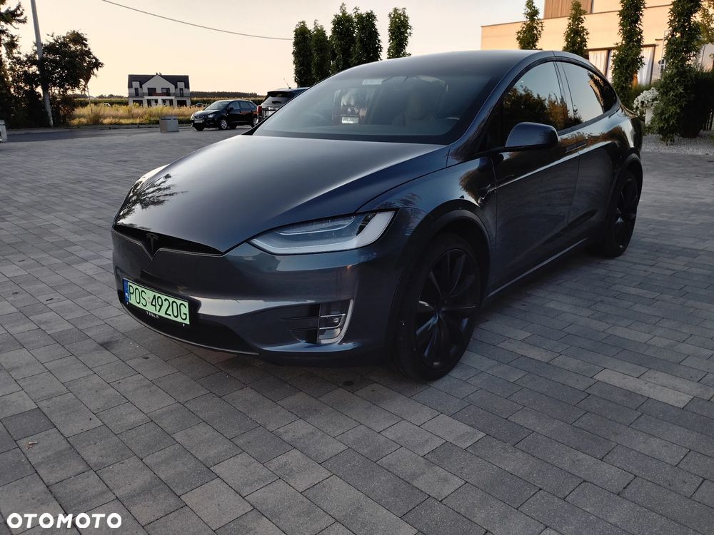 Tesla Model X - 2