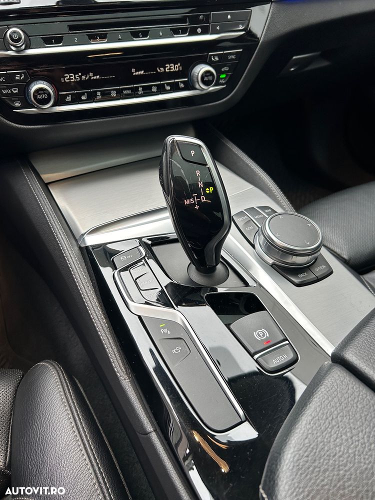 BMW Seria 5 520d xDrive AT - 31