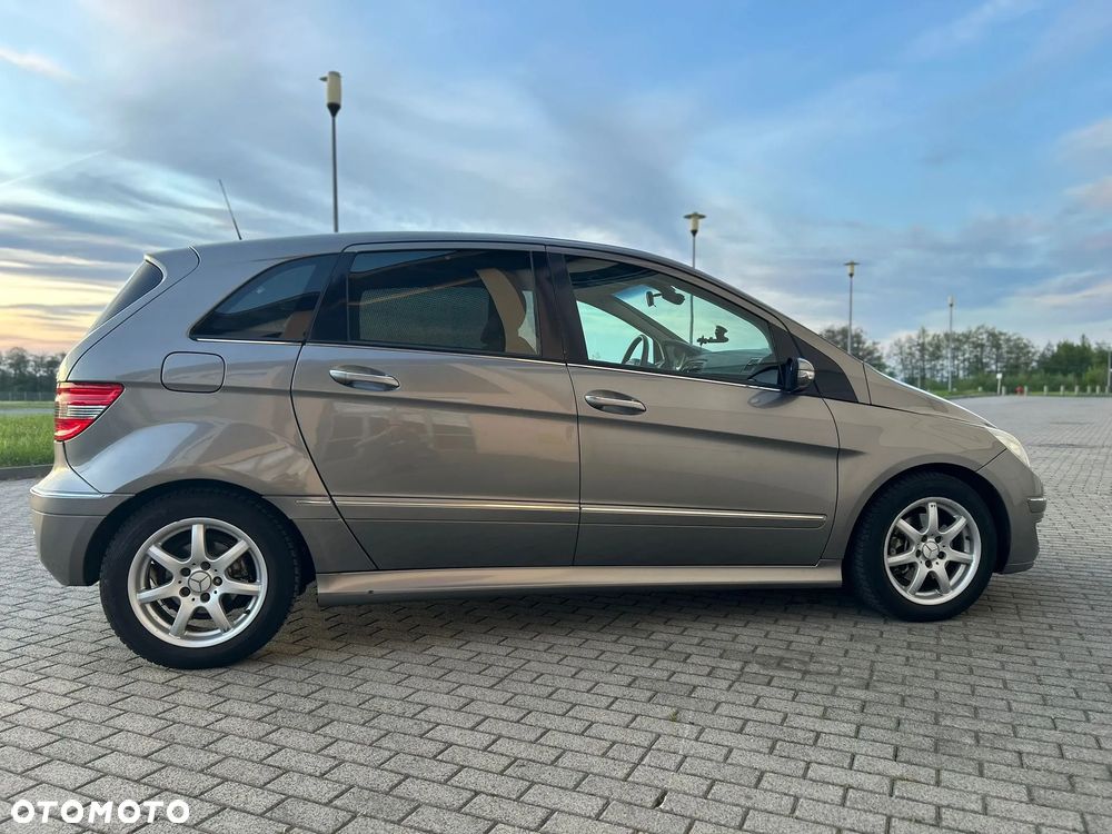 Mercedes-Benz Klasa B 200 CDI - 17
