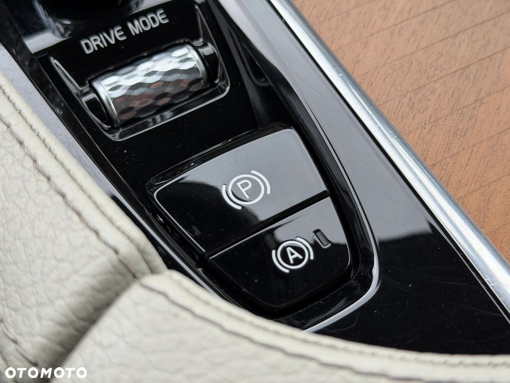Volvo V90 D5 AWD Momentum Pro - 19