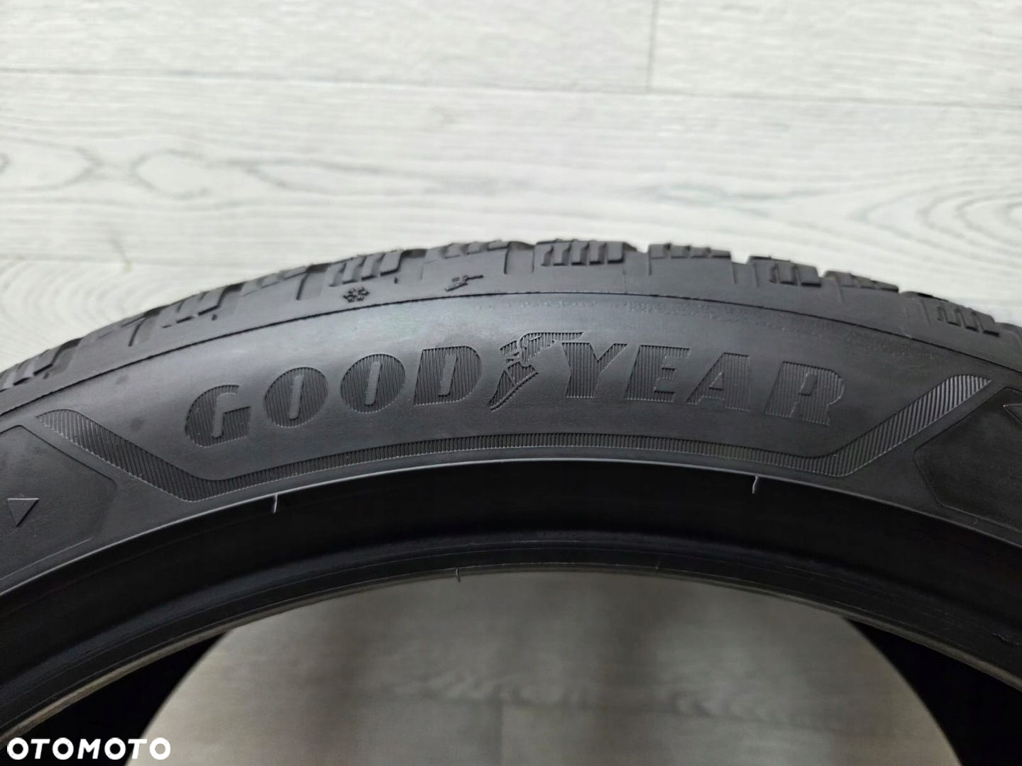 Opona zimowa Goodyear ULTRAGRIP Performance 3 255/40R20 101 W - 3