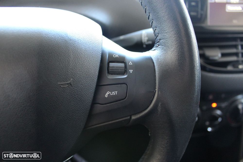 Peugeot 208 1.2 PureTech Style - 17