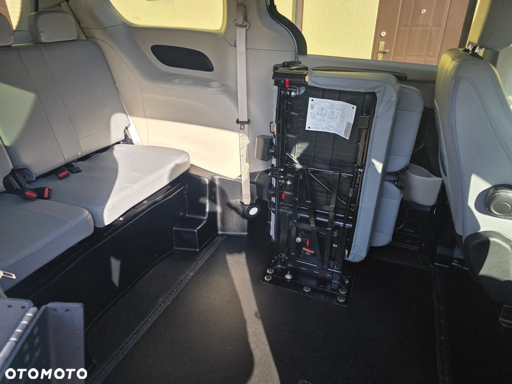 Chrysler Pacifica - 14