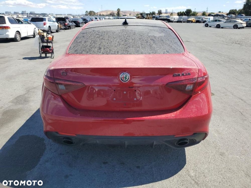 Alfa Romeo Giulia - 5