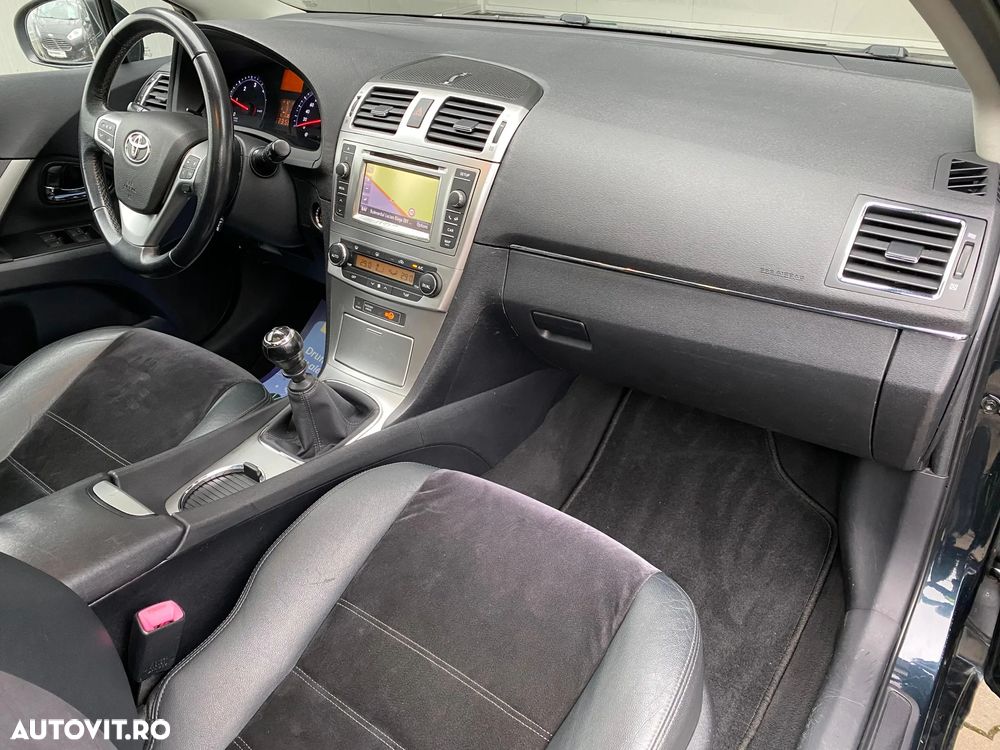 Toyota Avensis Combi 2.0 D-4D - 18