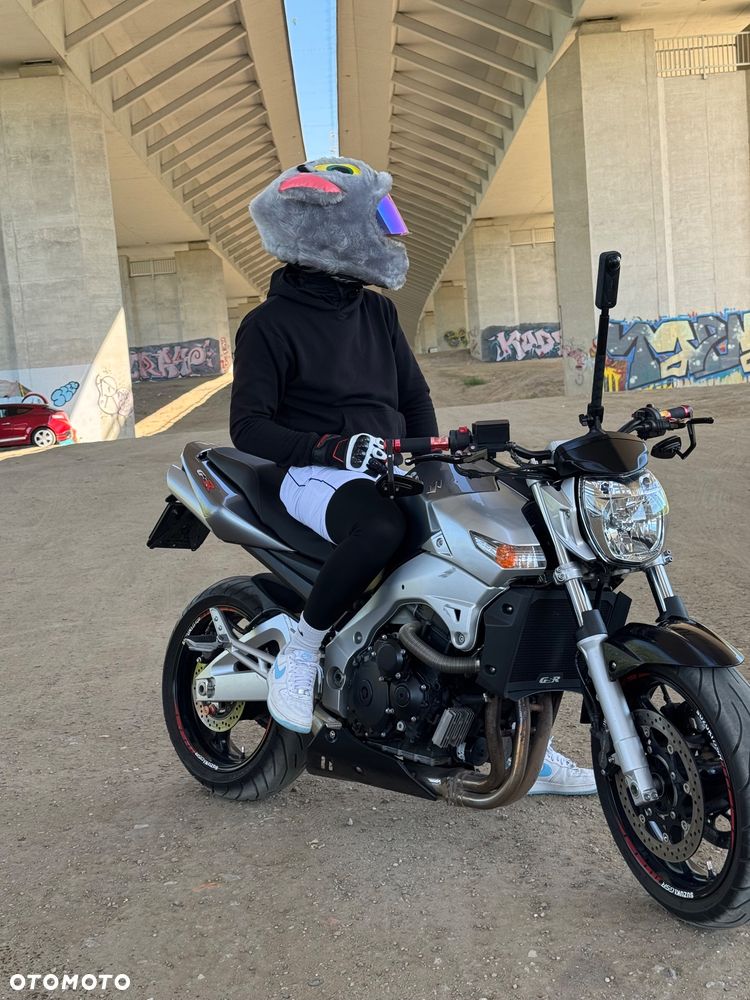 Suzuki GSR - 1
