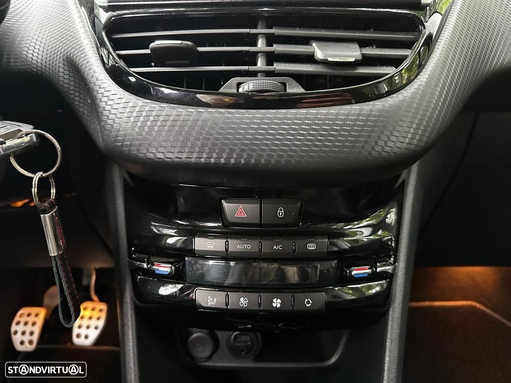 Peugeot 208 1.2 PureTech GT Line - 9