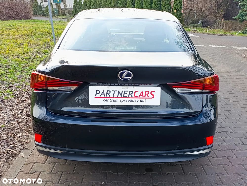 Lexus IS 300h Business Edition - 9