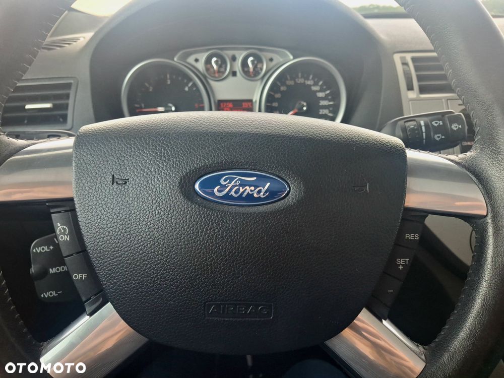 Ford Kuga 2.0 TDCi 4x4 Titanium - 11