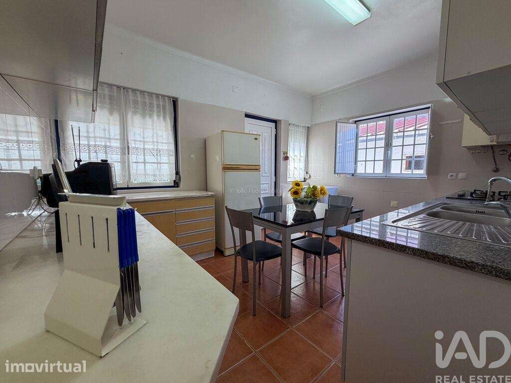Moradia térrea T3 em União de Freguesias da Cidade de Santarém - Grande imagem: 3/25