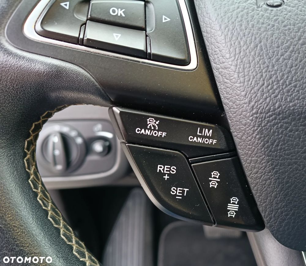 Ford Kuga - 25