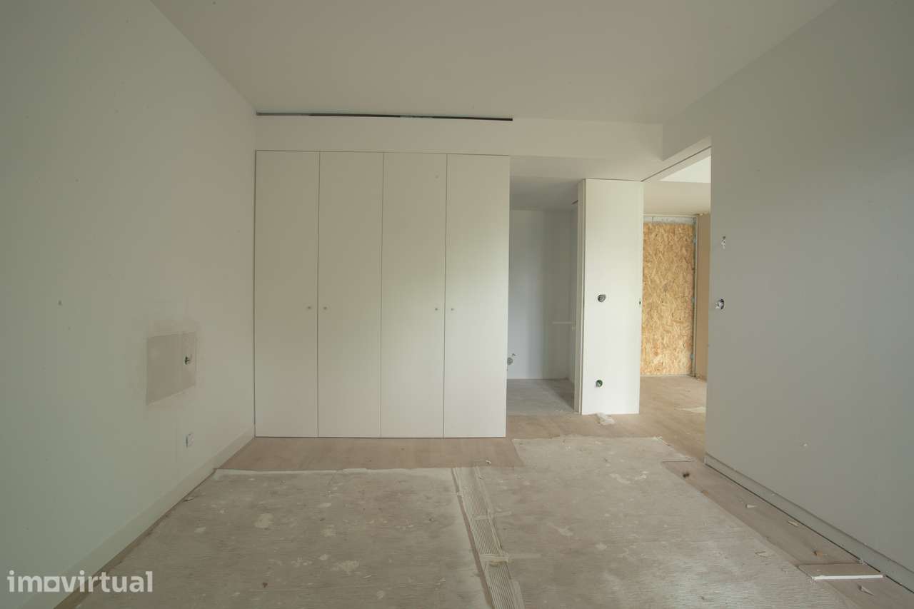 T2 NOVO com Varanda e Lugar de Garagem - Grande imagem: 4/22