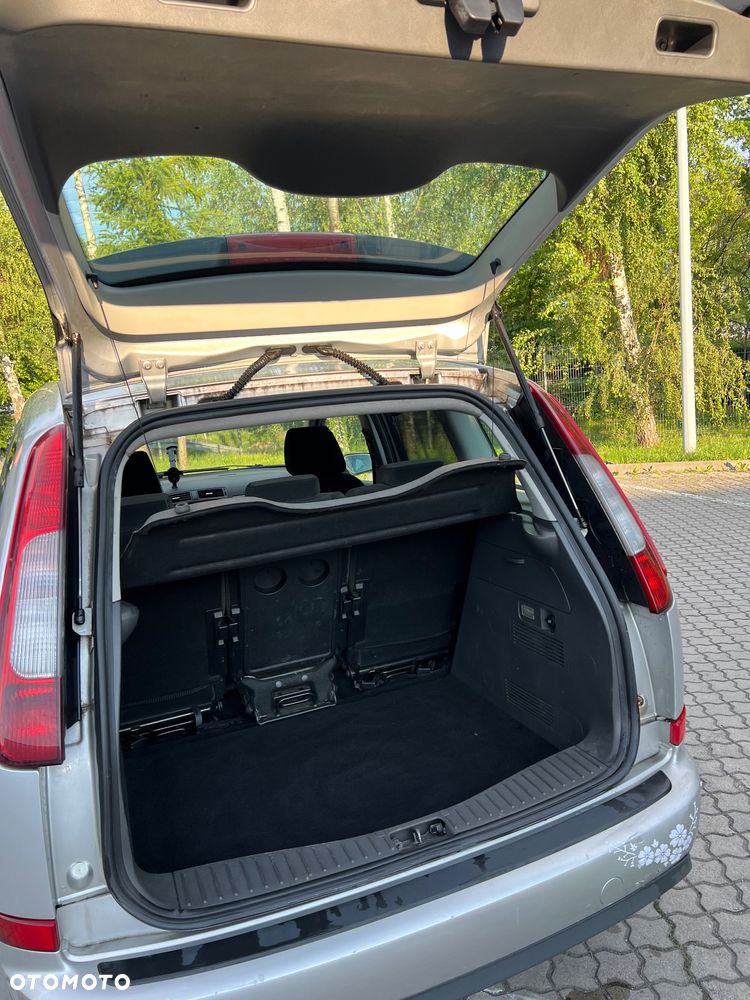 Ford Focus 1.6 TDCi Ghia DPF - 11