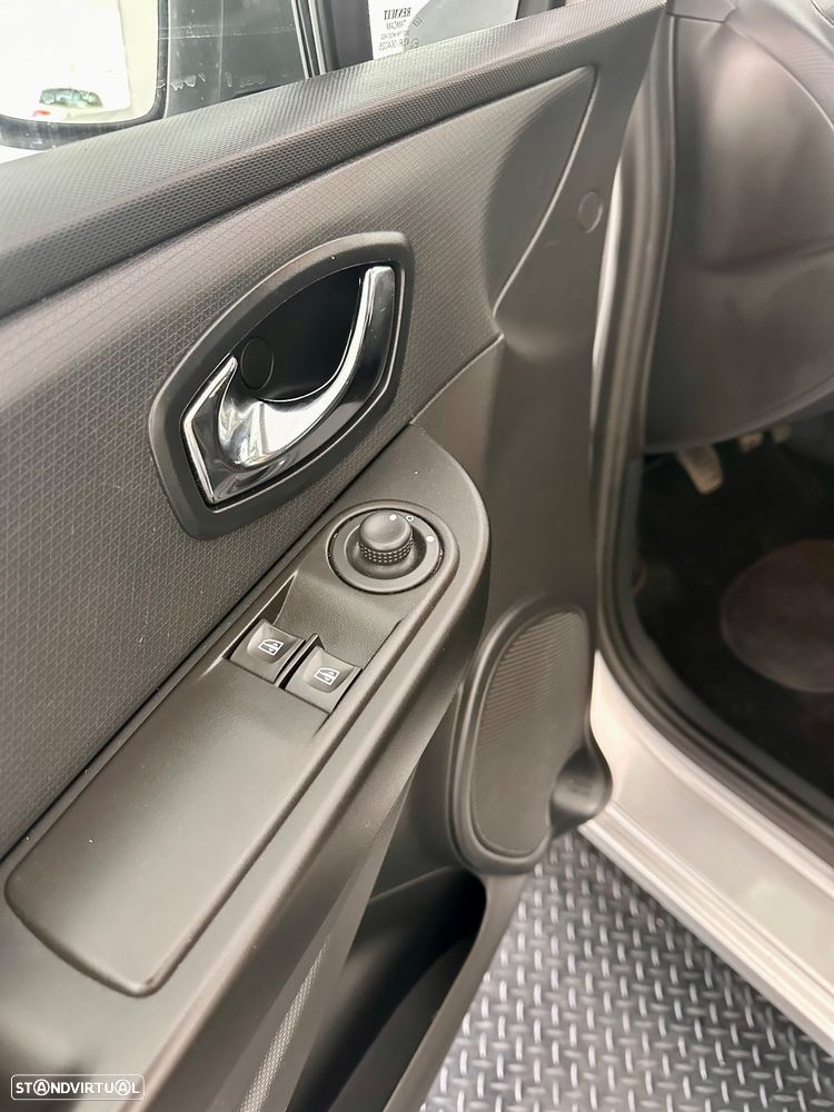 Renault Clio 1.5 dCi Limited EDition - 12