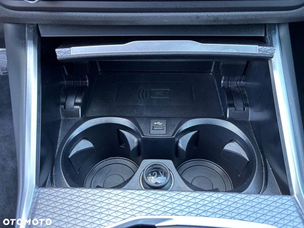 BMW Seria 3 318i M Sport - 25