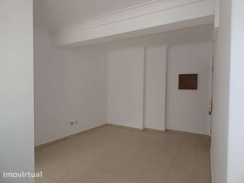 Apartamento T1 no Centro da Cidade de Torres Vedras - Grande imagem: 5/14