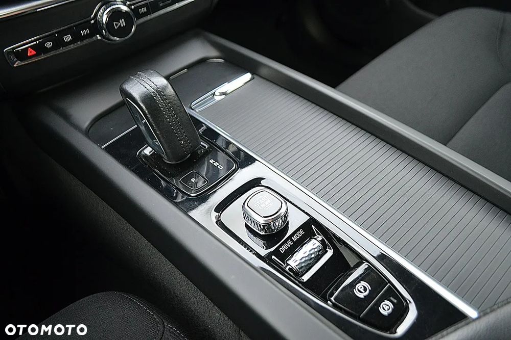 Volvo XC 60 B4 D Momentum Pro - 32
