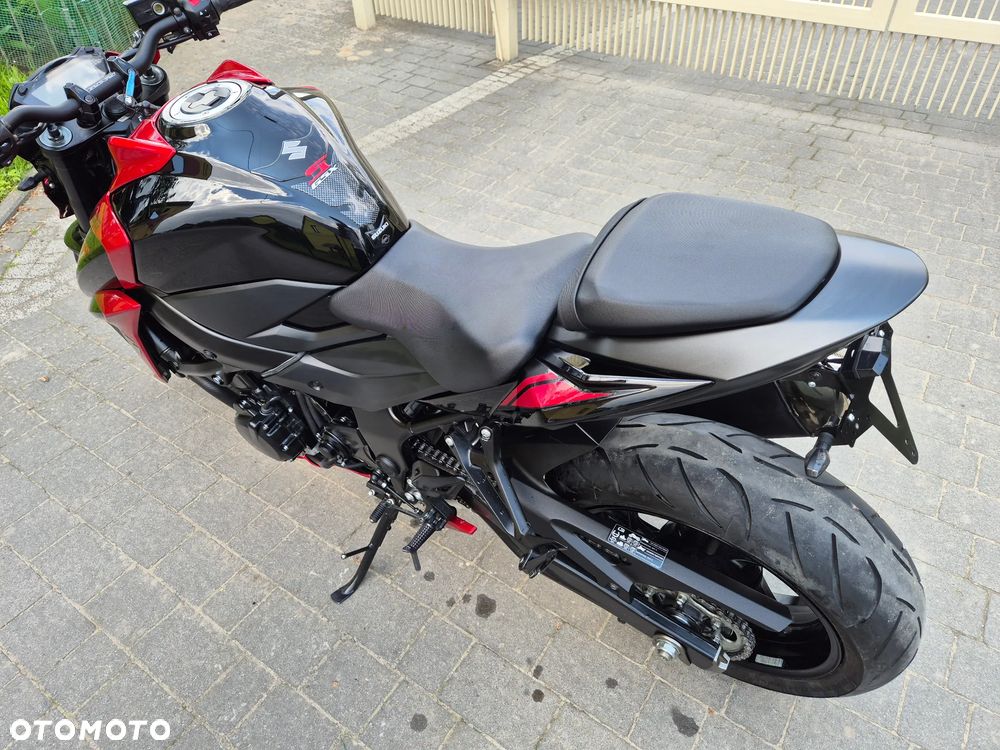 Suzuki GSX - 23