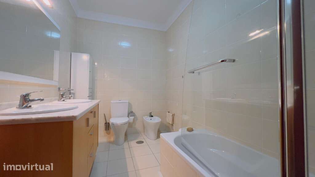 Apartamento T2 com lugar de garagem em zona de Miranda do Corvo - Grande imagem: 4/7