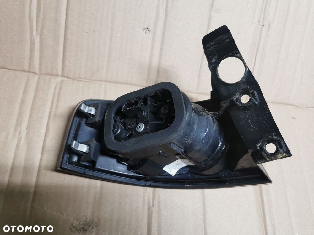 Lampa tylna prawa Seat Ibiza III 6L6945096L - 3