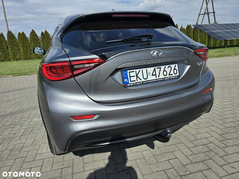 Infiniti Q30 - 10