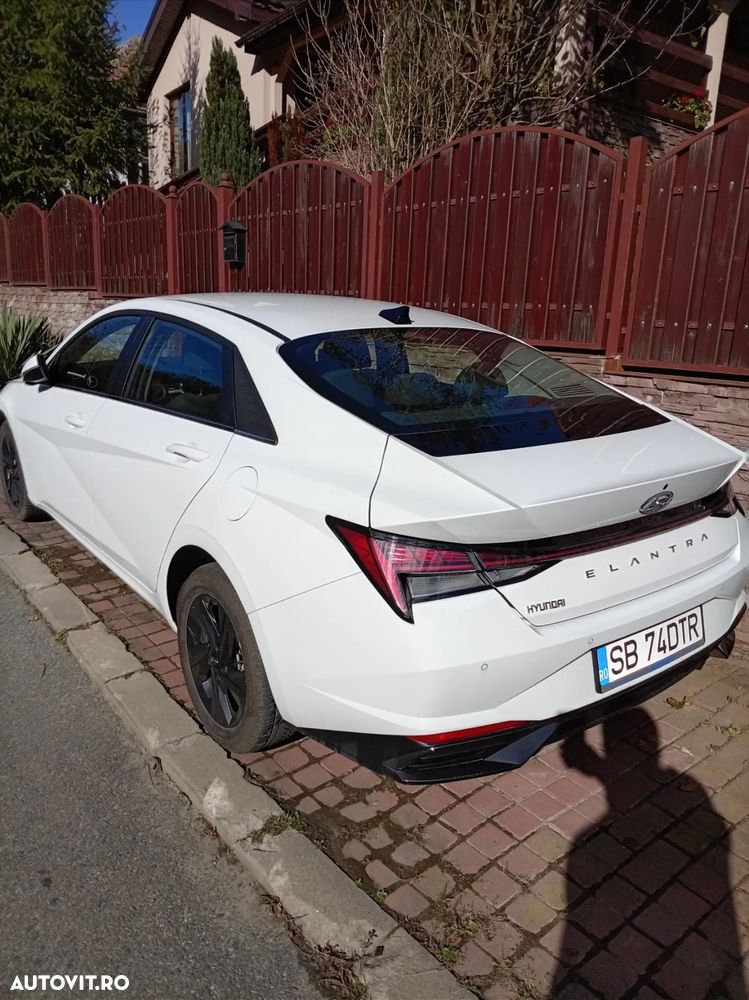 Hyundai Elantra 1.6 l 123 CP 6MT Highway - 9