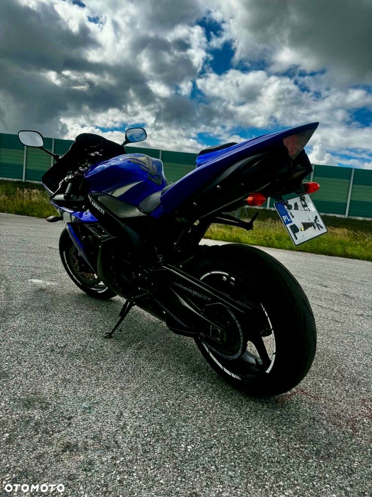 Yamaha R1 - 5