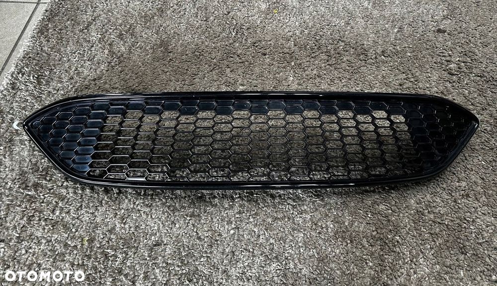 FORD FOCUS MK3 GRILL ATRAPA KRATKA PRZÓD 2014- F1EJ-8200-A1 - 2