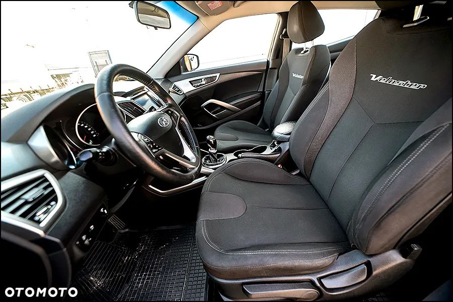 Hyundai Veloster - 30