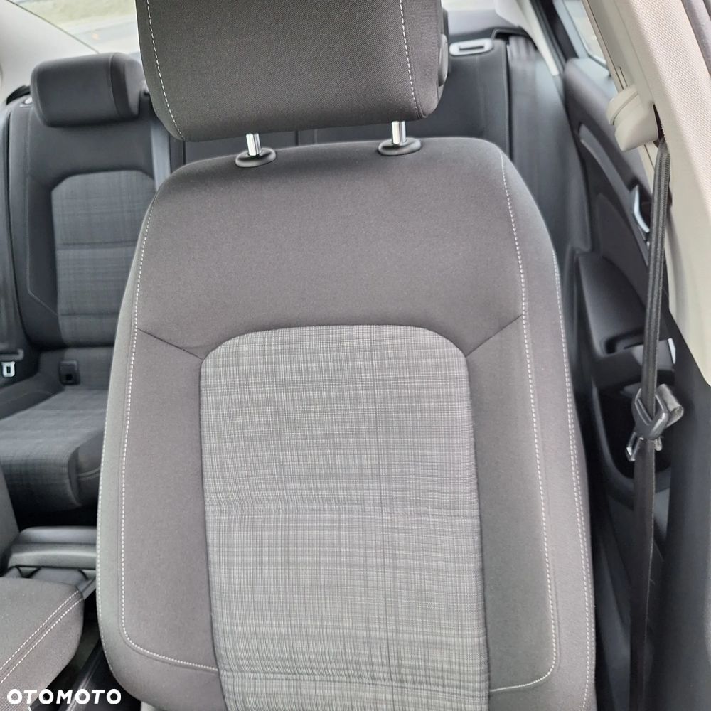 Volkswagen Passat - 24