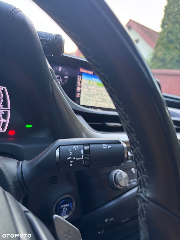 Lexus ES 300h Business Edition - 31