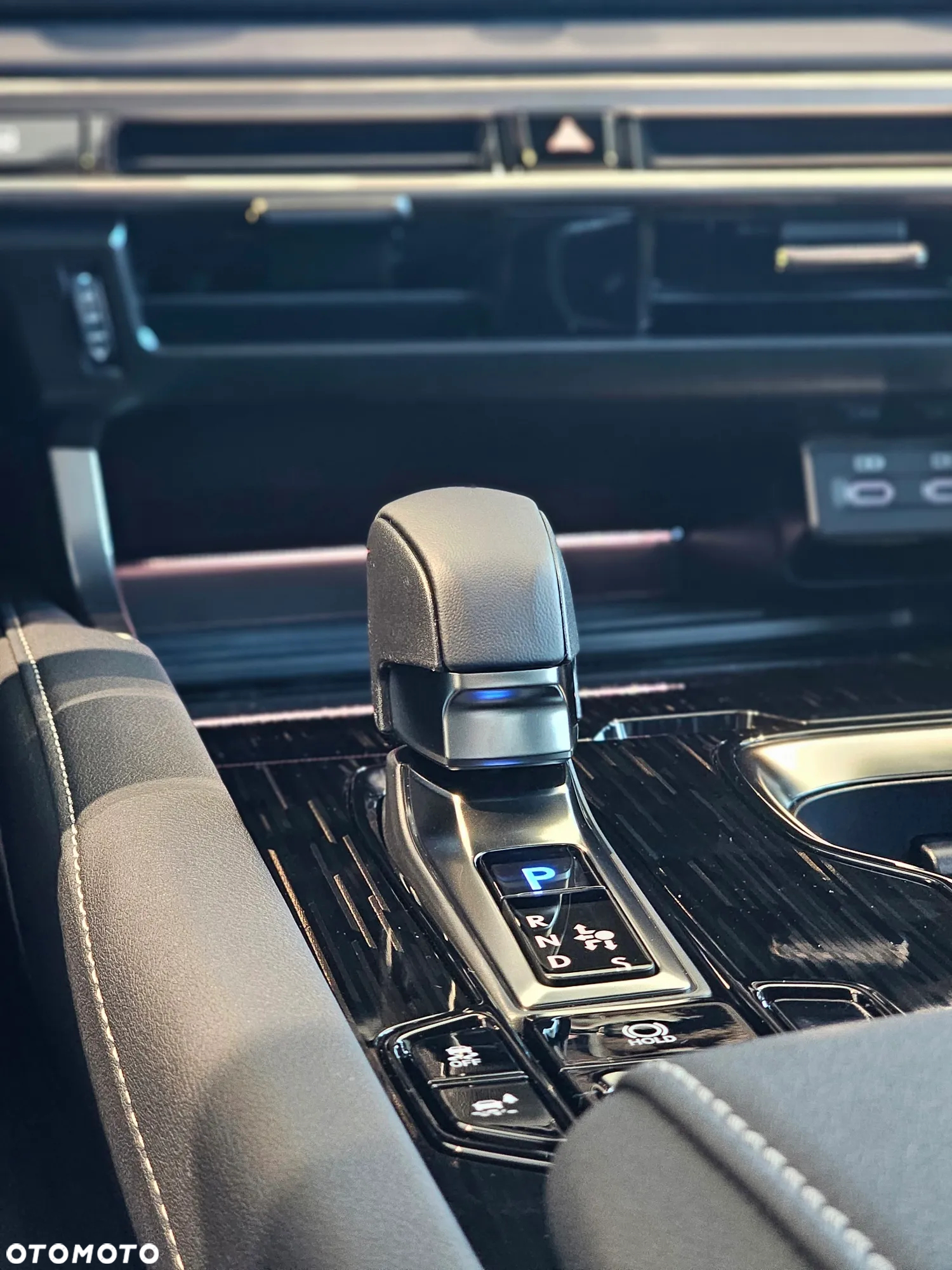 Lexus RX 350h F Sport Design - 12