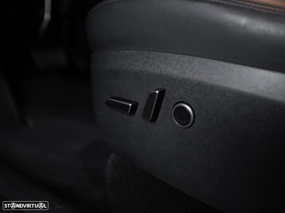 Tesla Model Y Long Range Dual Motor AWD - 24