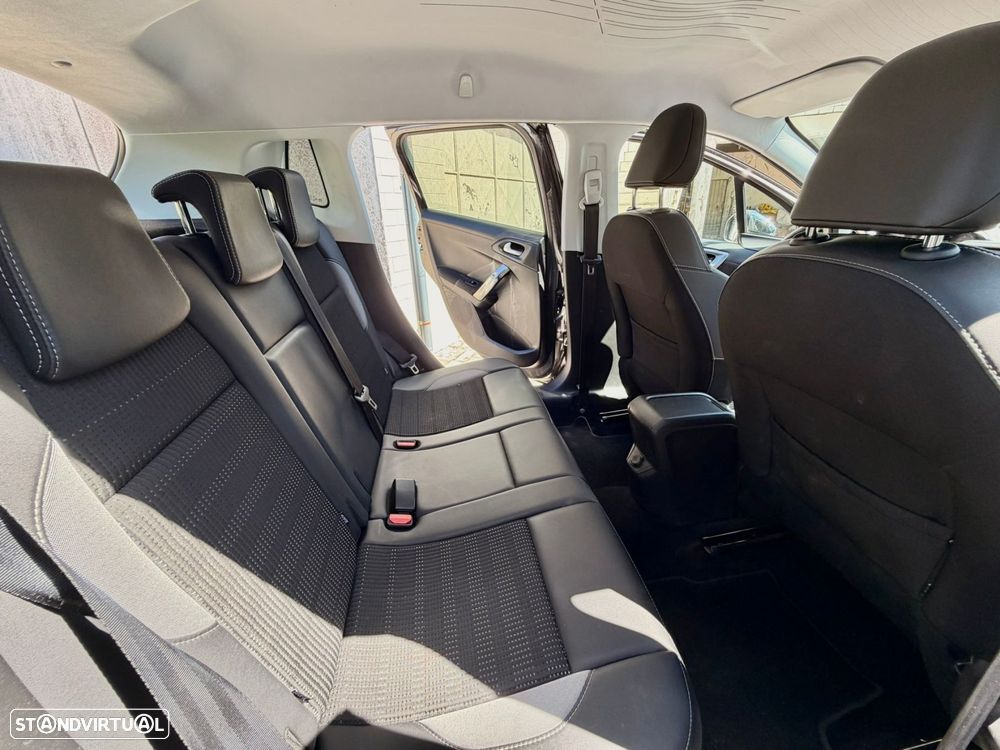 Peugeot 2008 1.2 PureTech Allure EAT6 - 11