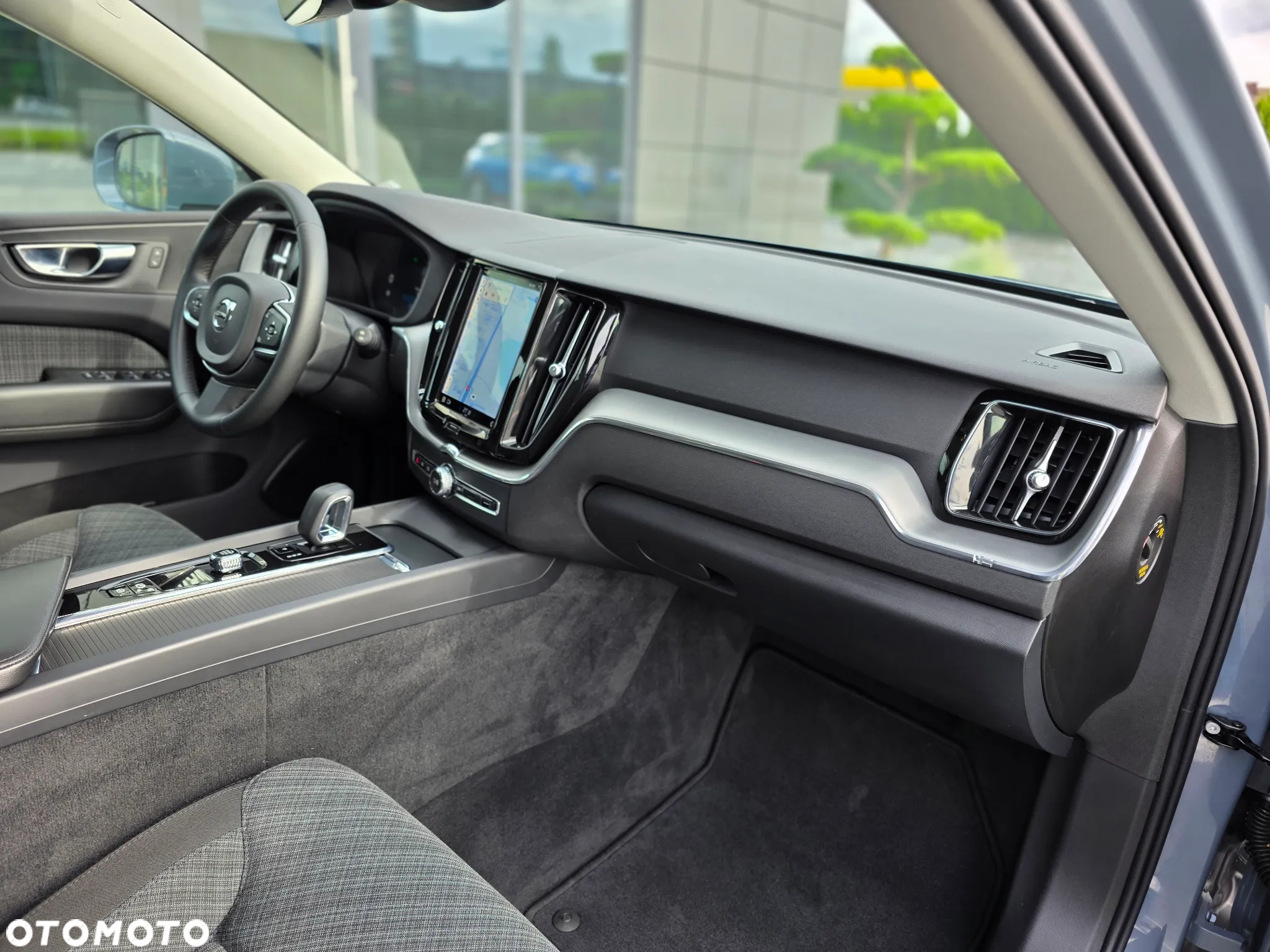 Volvo XC 60 T4 Momentum Pro - 23