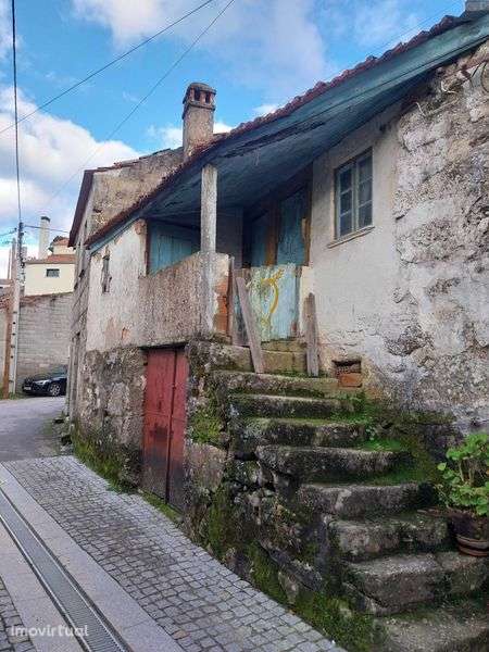 Duas moradias antigas para restauro - Grande imagem: 3/12