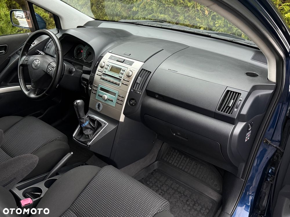 Toyota Corolla Verso - 8