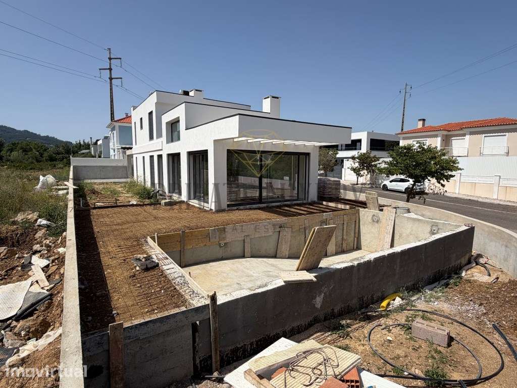 Moradia T3 com piscina na Abrunheira - Grande imagem: 3/34