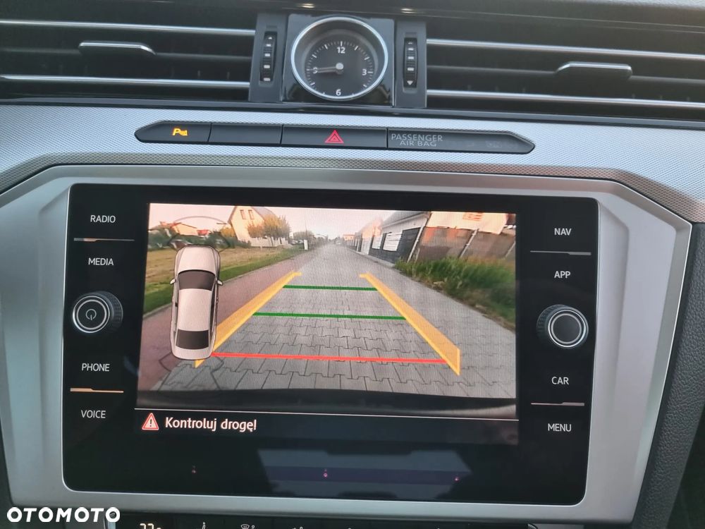 Volkswagen Passat 2.0 TDI SCR DSG Comfortline - 16