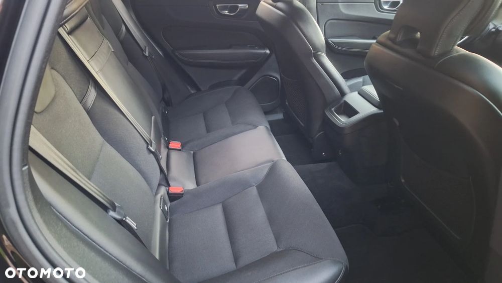 Volvo XC 60 B4 D AWD Geartronic Momentum Pro - 22