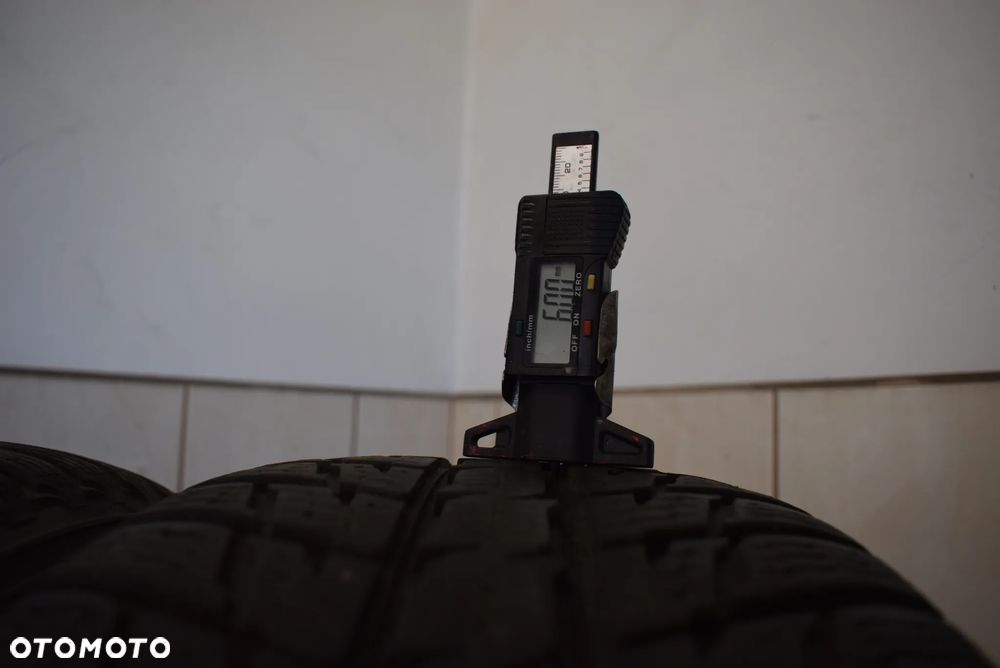 R17 215/65 Nokian WR SUV 3 - 4